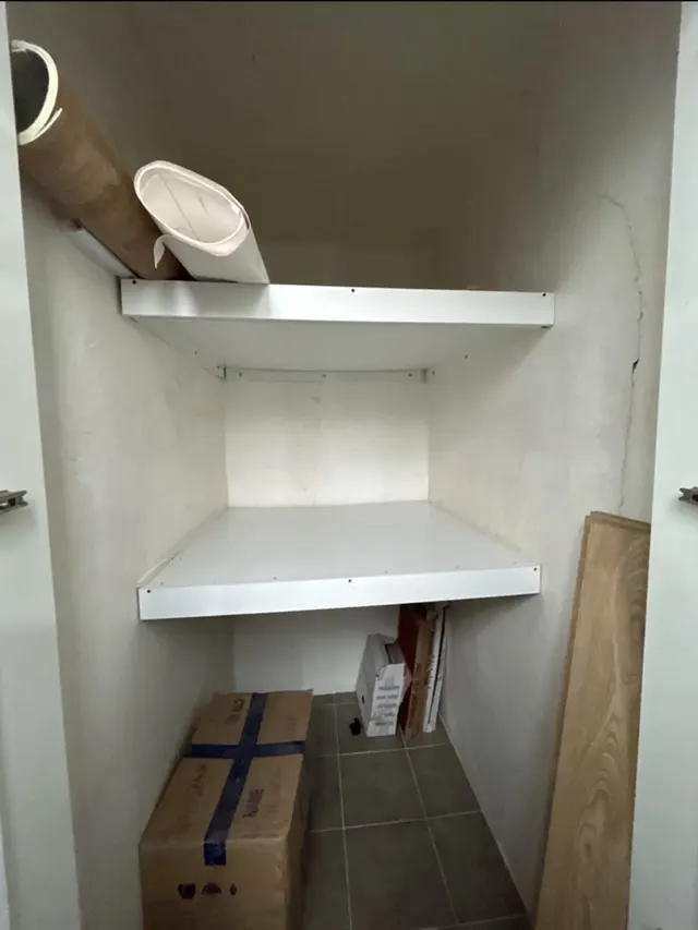벽장 선반 시공 전 사진